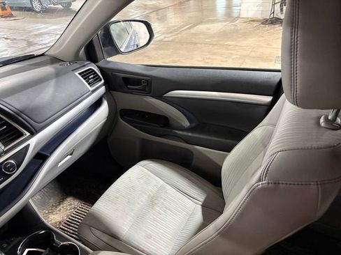Certified 2019 Toyota Highlander Plus image 25