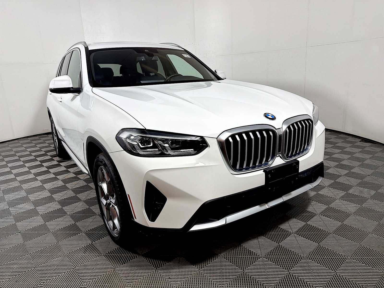 Used 2024 BMW X3 xDrive30i w/ Convenience Package AWD/4WD image 2
