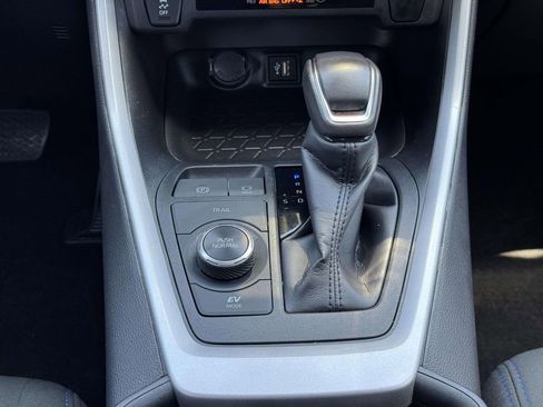 Used 2025 Toyota RAV4 SE AWD/4WD image 6
