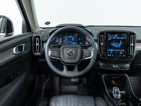 Used 2023 Volvo XC40 B5 Plus w/ Protection Package Premier image 17