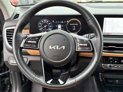 Used 2024 Kia Seltos EX image 19