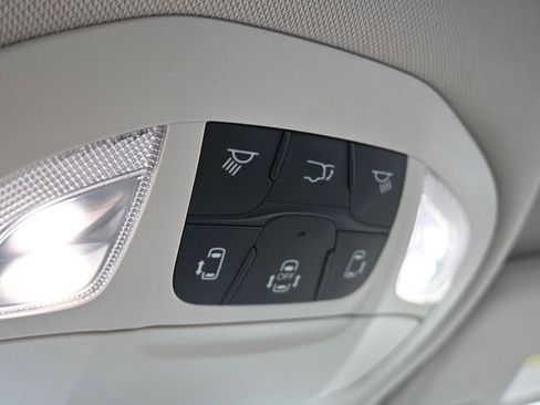 Used 2023 Chrysler Pacifica Touring-L image 24