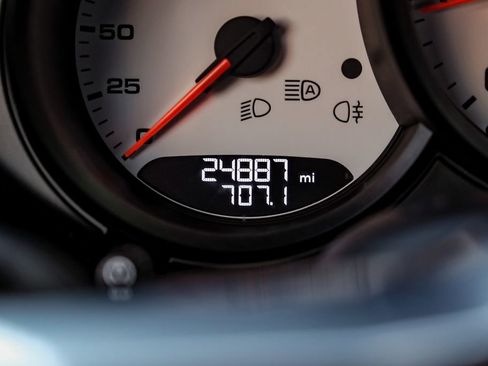 Used 2022 Porsche 718 Cayman image 16