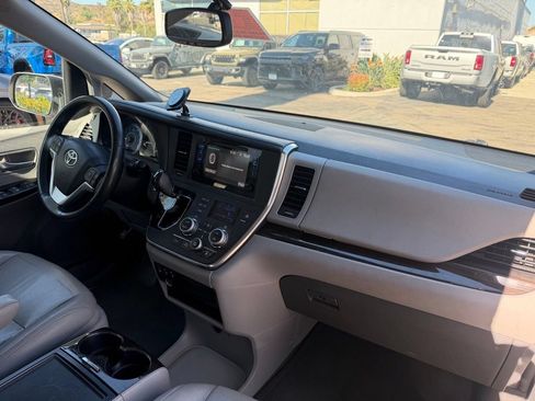 Used 2015 Toyota Sienna XLE w/ XLE Navigation Package FWD image 17