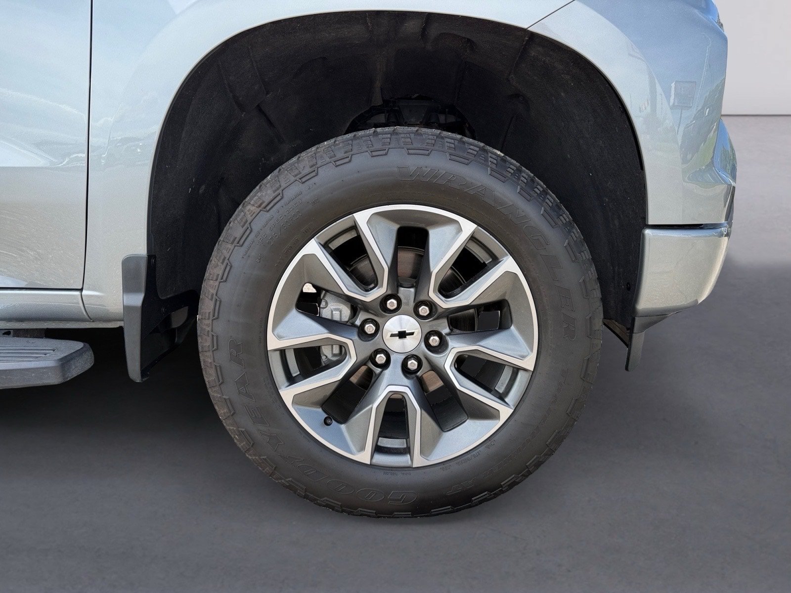Used 2025 Chevrolet Silverado 1500 RST AWD/4WD image 9