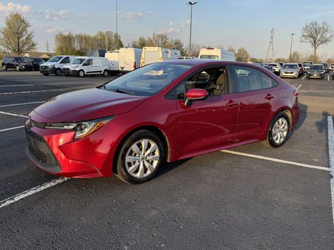 Used 2022 Toyota Corolla LE FWD image 25