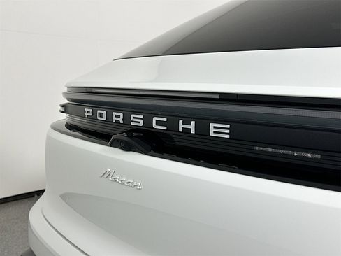 Certified 2025 Porsche Macan Electric image 17