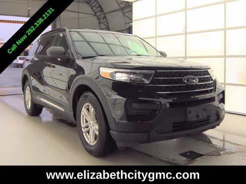 Used 2023 Ford Explorer XLT AWD/4WD image 3