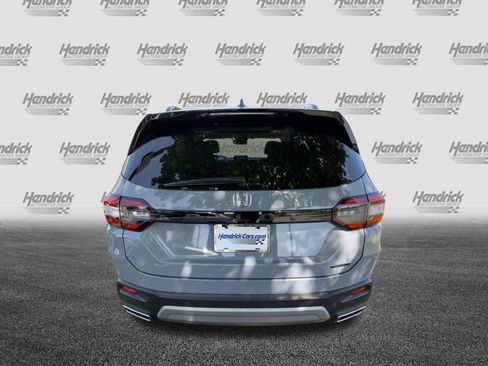 Used 2025 Honda Pilot Touring image 9