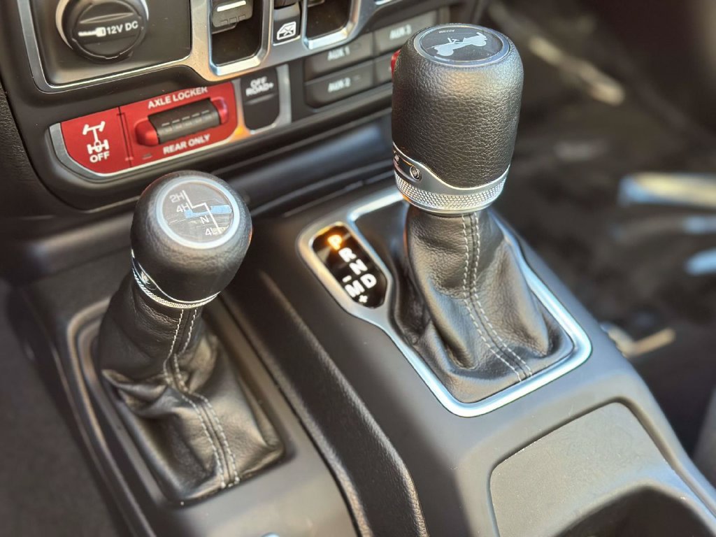Used 2025 Jeep Wrangler Unlimited Sport AWD/4WD image 21