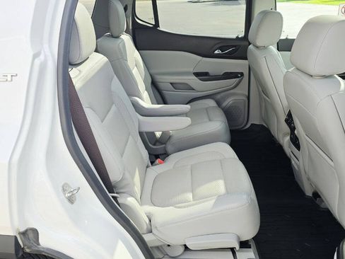 Used 2018 GMC Acadia SLT w/ LPO, Floor Liner Package AWD/4WD image 16