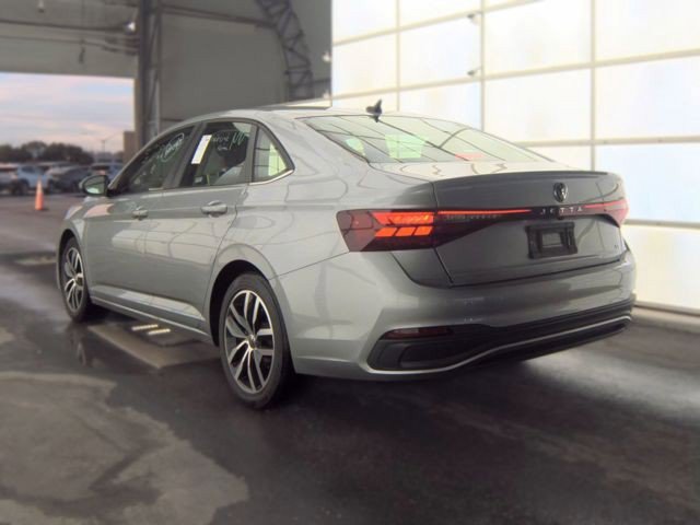Used 2025 Volkswagen Jetta SE FWD image 7