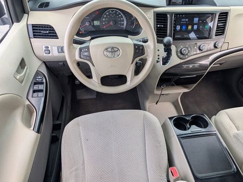 Used 2012 Toyota Sienna LE FWD image 9