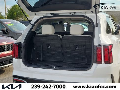 Certified 2023 Kia Sorento S FWD image 11