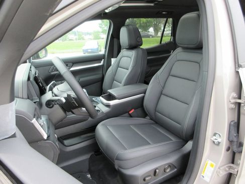 New 2027 GMC Terrain Elevation w/ Elevation Premium Package AWD/4WD image 9