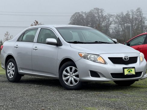 Used 2010 Toyota Corolla LE image 2