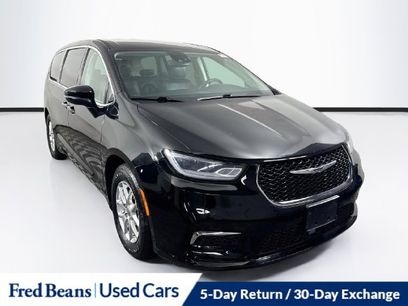 Used 2023 Chrysler Pacifica Touring-L