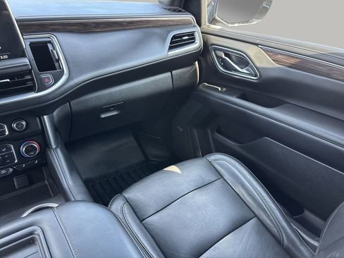 Used 2021 Chevrolet Tahoe LT w/ LT Signature Package image 16