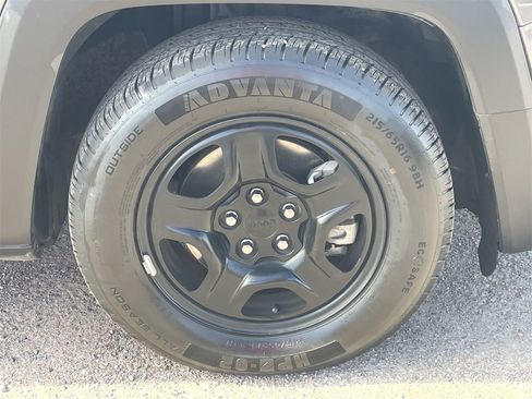 Used 2021 Jeep Renegade Sport image 9