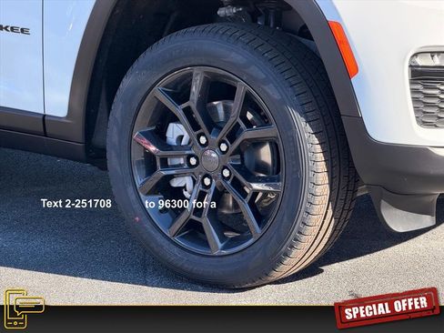 New 2025 Jeep Grand Cherokee Limited image 18