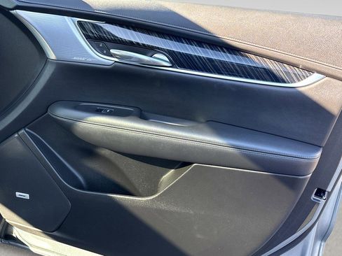 Used 2023 Cadillac XT6 Premium Luxury FWD image 12