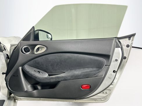 Used 2009 Nissan 370Z Touring w/ Aerodynamics Pkg RWD image 25