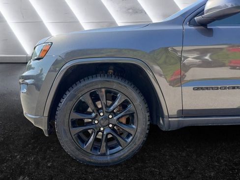 Used 2020 Jeep Grand Cherokee Altitude AWD/4WD image 15