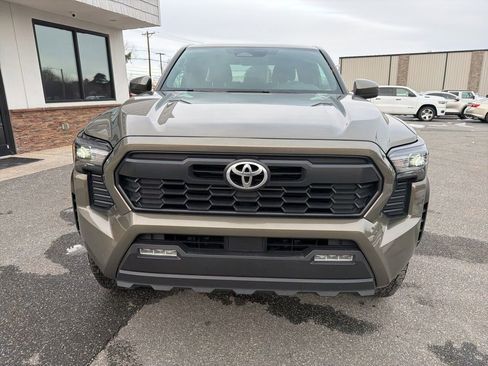 Used 2025 Toyota Tacoma SR5 image 10