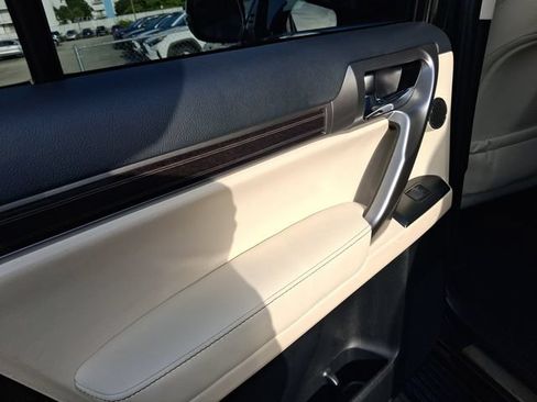 Used 2023 Lexus GX 460 Luxury w/ Accessory Package AWD/4WD image 9
