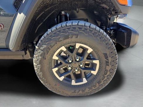 New 2026 Jeep Gladiator Rubicon w/ Steel Power Dome Hood Package AWD/4WD image 33