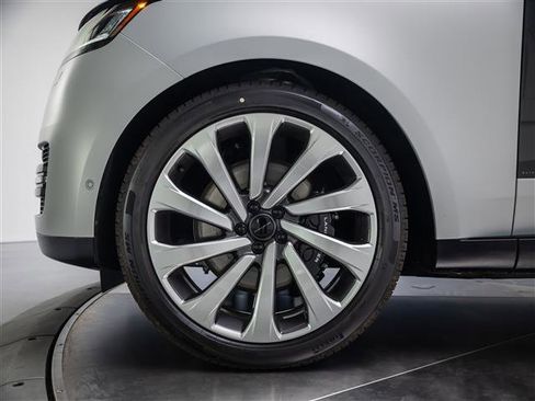 New 2026 Land Rover Range Rover Long Wheelbase Autobiography AWD/4WD image 12