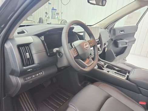New 2026 Nissan Pathfinder SL w/ SL Premium Package FWD image 18