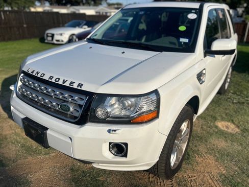 Used 2014 Land Rover LR2 HSE AWD/4WD image 2