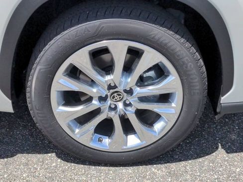 Used 2021 Toyota Highlander Limited image 11