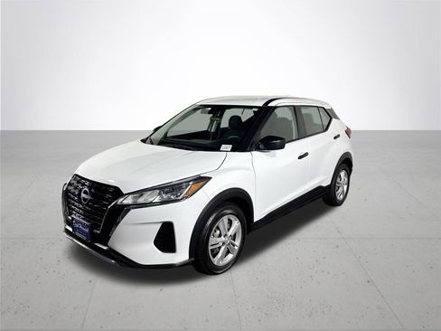 Used 2024 Nissan Kicks S image 2