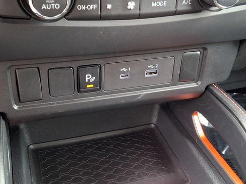 Used 2025 Nissan Frontier PRO-4X AWD/4WD image 26