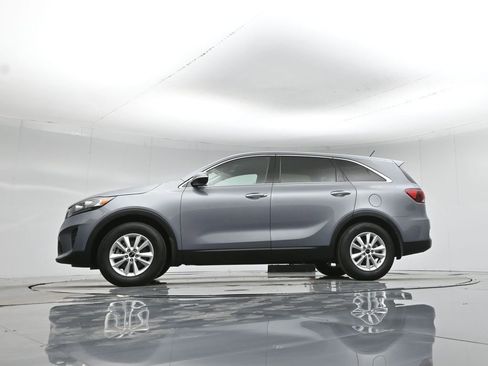 Used 2020 Kia Sorento LX image 8