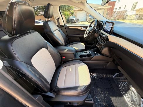 Used 2022 Ford Escape Titanium w/ Titanium Premium Package FWD image 24