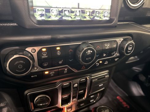 Used 2021 Jeep Wrangler Unlimited Rubicon w/ Dual Top Group image 28