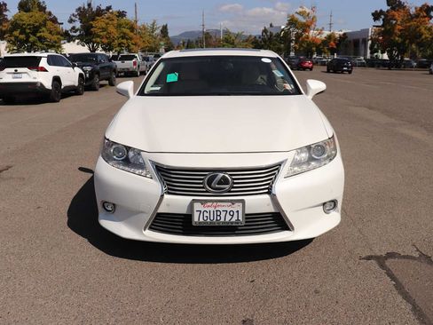 Used 2014 Lexus ES 350 w/ Luxury Package FWD image 2
