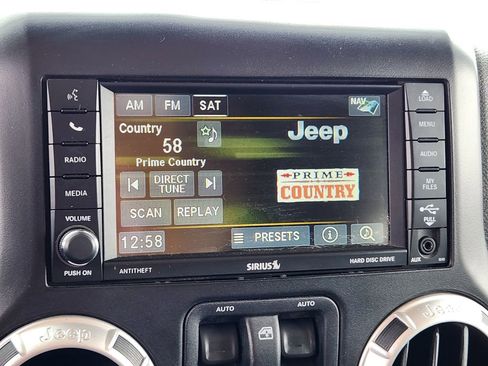 Used 2014 Jeep Wrangler Rubicon w/ Power Convenience Group image 17