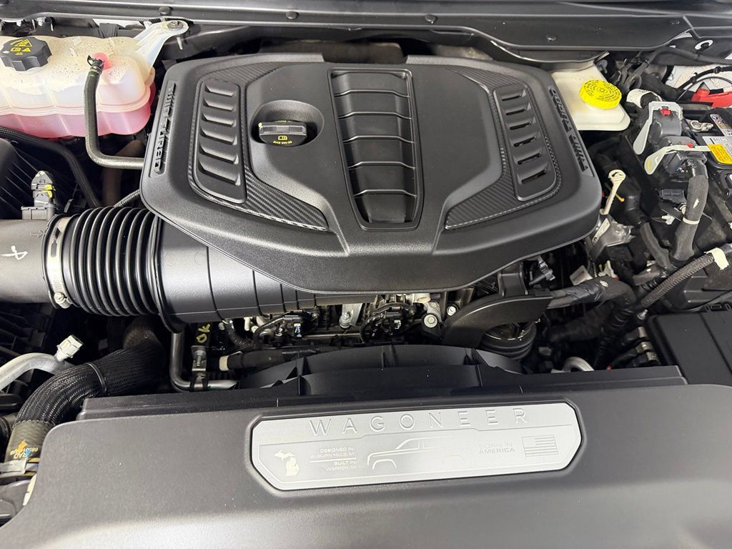 Used 2025 Jeep Wagoneer 4WD image 32