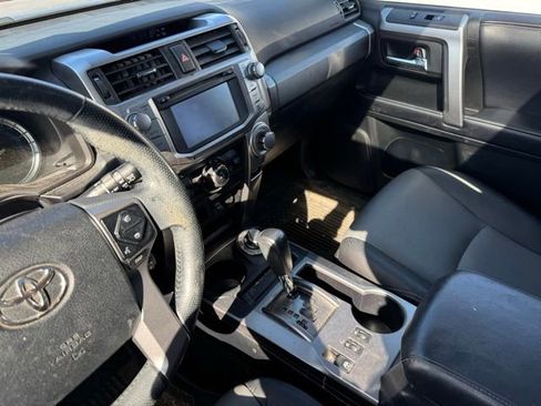 Used 2018 Toyota 4Runner SR5 Premium AWD/4WD image 2