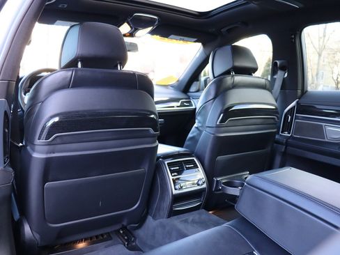 Used 2022 BMW 750i xDrive w/ M Sport Package image 14