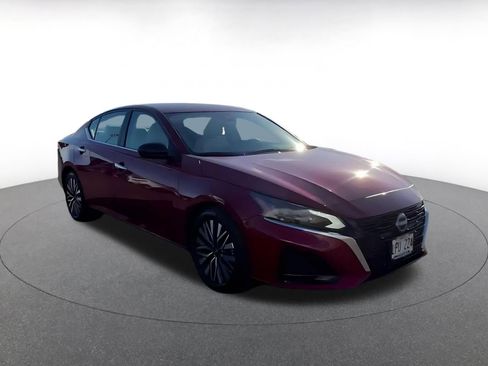 Used 2025 Nissan Altima 2.5 SV image 3