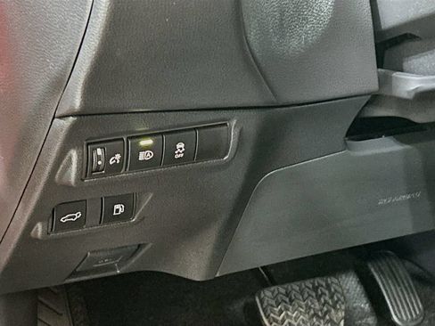 Used 2024 Toyota Corolla Cross AWD Hybrid w/ Convenience Package image 8