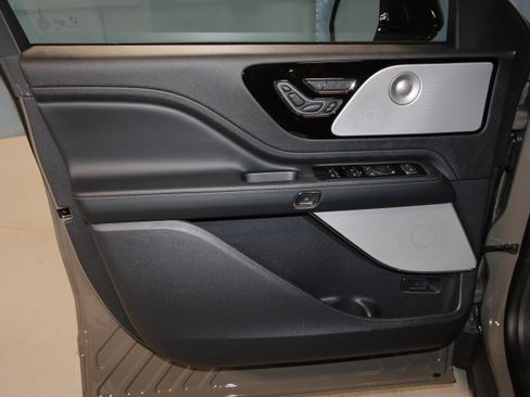 New 2026 Lincoln Aviator Reserve image 4