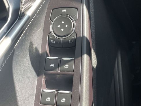 Used 2020 Ford Explorer XLT w/ Equipment Group 202A RWD image 23