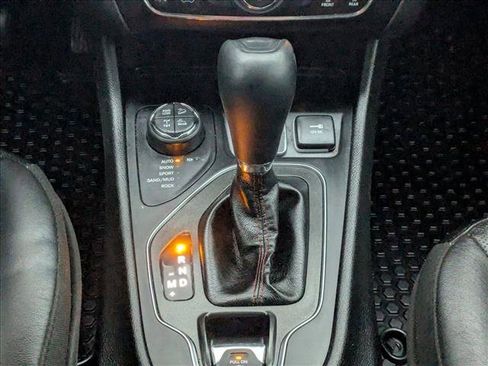 Used 2020 Jeep Cherokee Trailhawk image 14