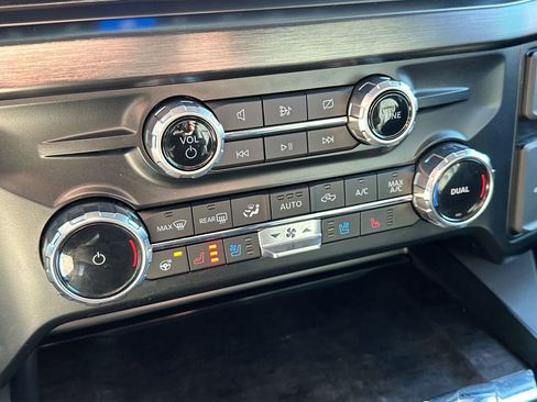 Used 2024 Ford F250 Lariat w/ Lariat Ultimate Package image 19